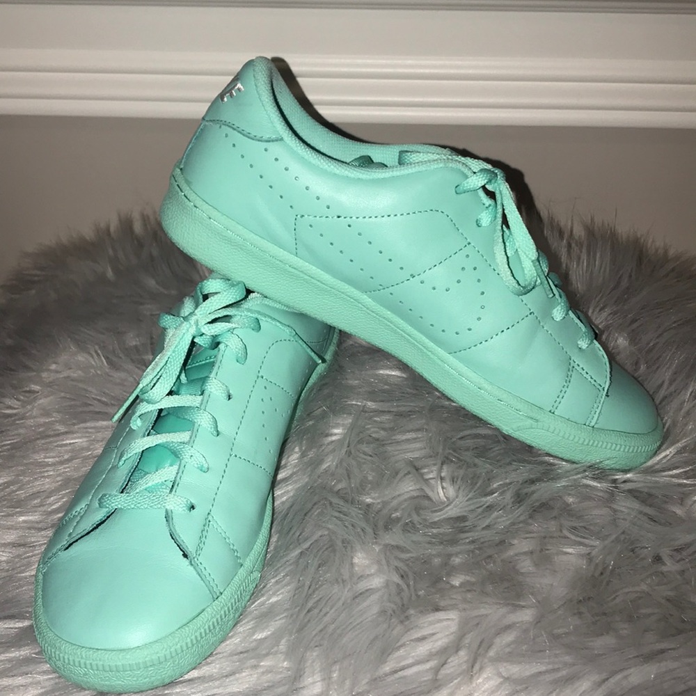 Nike Teal sneakers